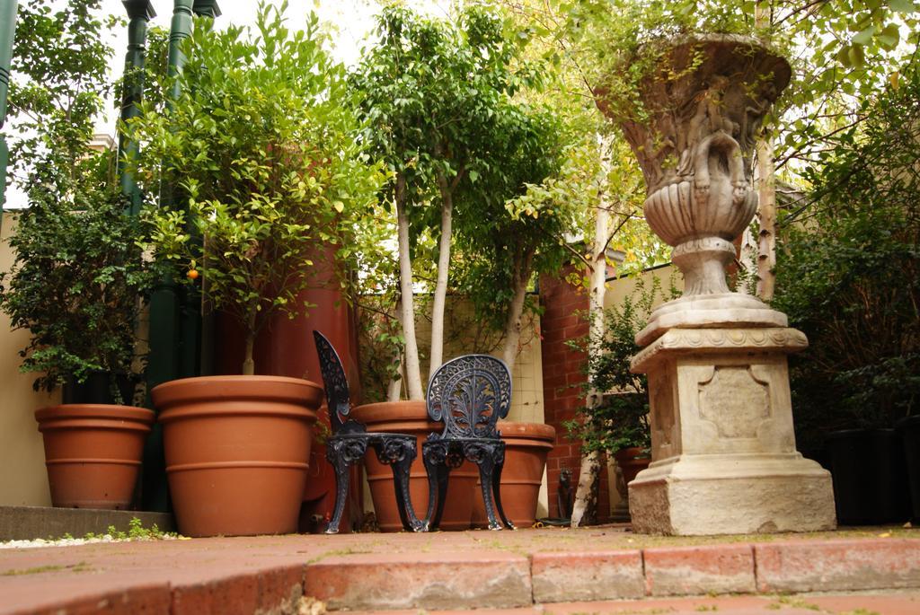 Aparthotel Andre'S Mews Melbourne City Exterior foto